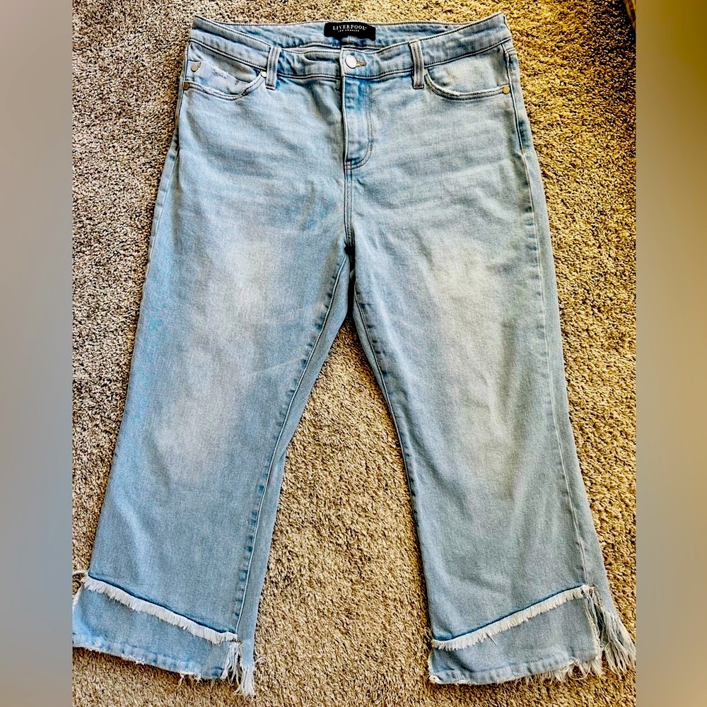 Liverpool Hannah Crop Frayed Hemmed Flare Jean